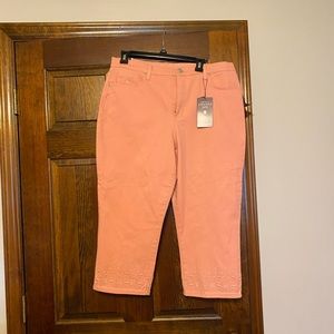 New with tags ladies denim capri